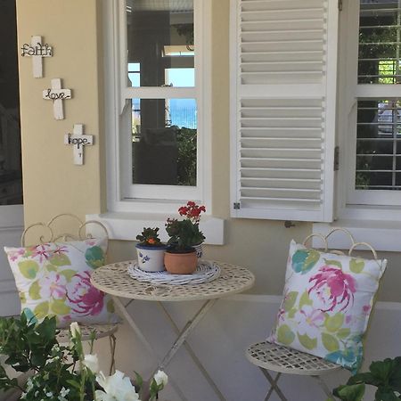 Sandals Beach Villa เฮอร์มานุส ภายนอก รูปภาพ