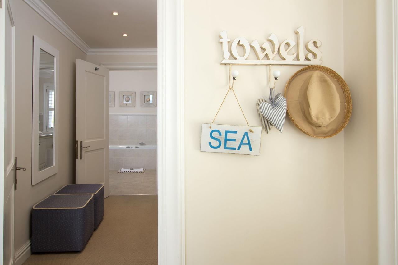 Sandals Beach Villa เฮอร์มานุส ภายนอก รูปภาพ